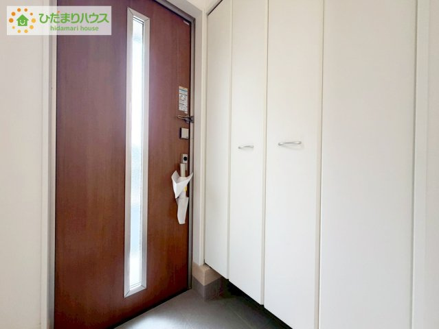 いわき市錦町第32　新築戸建　2号棟の玄関|スニーカーマニアも納得の天井まであるシューズボックス!(^^)!