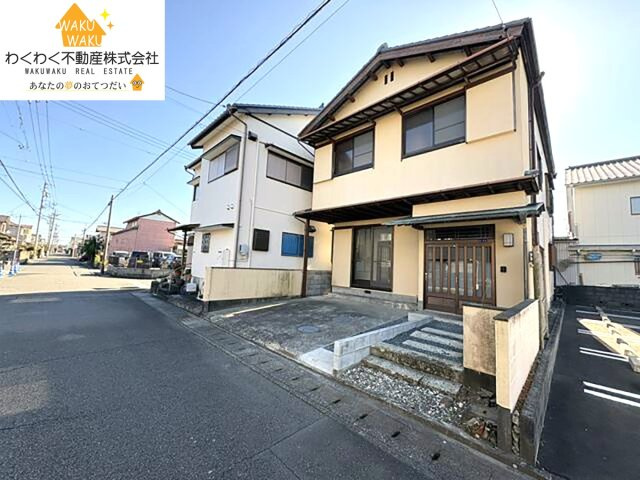 中古 戸建ての前面道路含む現地写真
