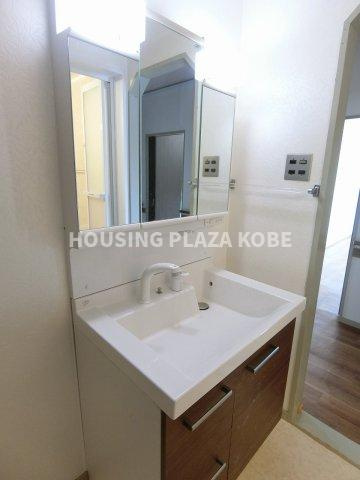 潮見台マンションの洗面所