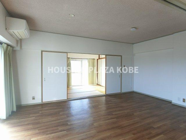 潮見台マンションの居間・リビング