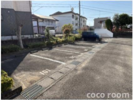 Villa Pine Plainの駐車場