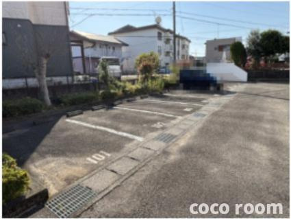 Villa Pine Plainの駐車場