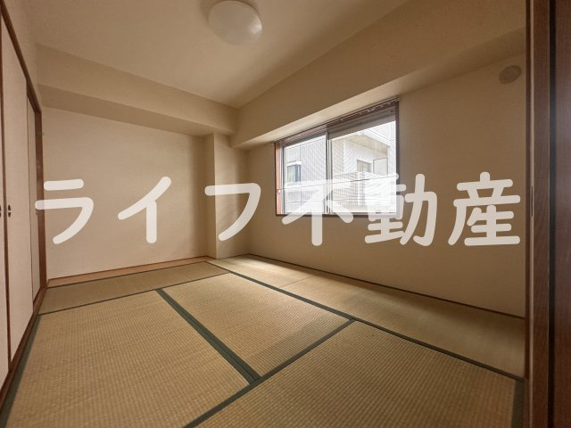 イーストマンションの寝室|開放的な寝室です