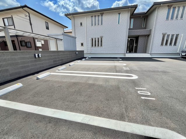 ユアメゾン神田の駐車場