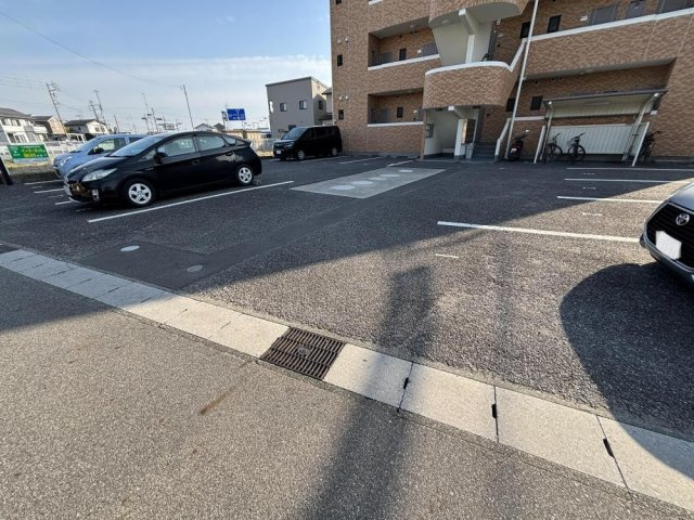 IKSの駐車場