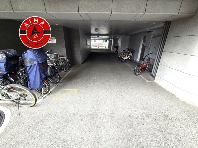 リファレンス天神南の駐輪場|屋根付きの駐輪場で、自転車を雨から守れます。