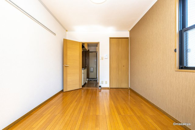 ソレイユ長野の洋室