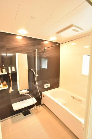 行田市深水町　分譲住宅　全４棟の浴室|お風呂も広めの1.25坪タイプ♪　家族で入っても余裕のある広さです♪　ホーロー壁パネルが特徴のタカラスタンダード製でお手入れもラクラク♪