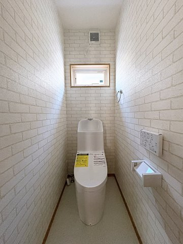 【エコnaホーム】　郡山市横塚6丁目　芳賀小・第四中の洋室|南側の洋室　2面採光でたっぷりと日差しが入り明るいお部屋です！