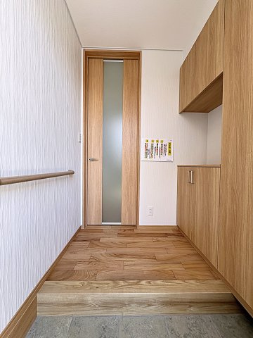 【エコnaホーム】　郡山市横塚6丁目　芳賀小・第四中の玄関|大容量のシューズボックスがあり玄関スペースもスッキリ！