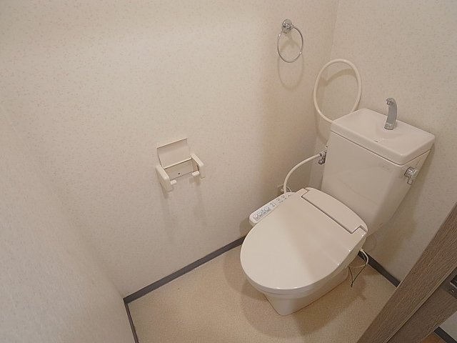 神戸市兵庫区兵庫町２丁目の賃貸マンションのトイレ|トイレはウォシュレット