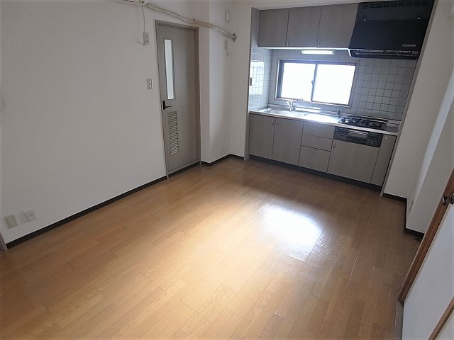 神戸市兵庫区兵庫町２丁目の賃貸マンションの居間・リビング|リビングスペース、日当たり良好