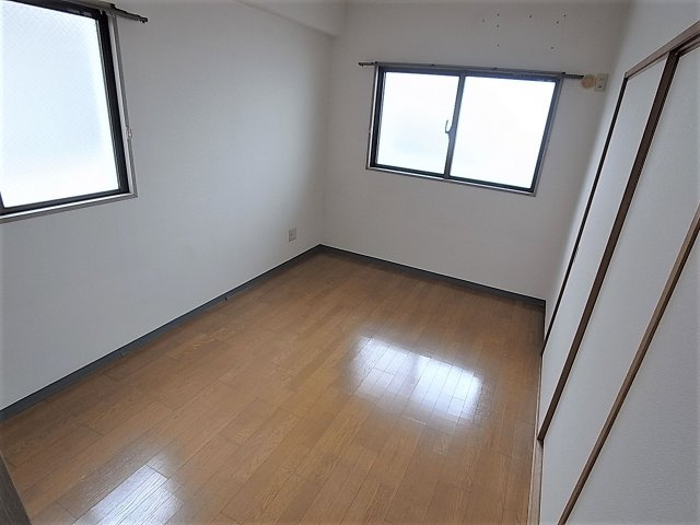 神戸市兵庫区兵庫町２丁目の賃貸マンションの内装|洋室、日当たり良好2面採光です