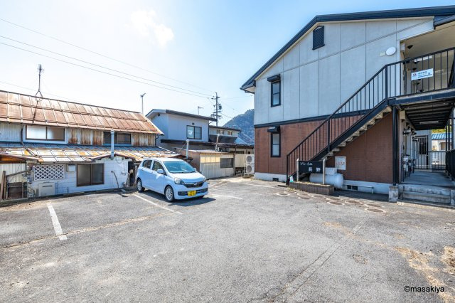 ソレイユ長野の駐車場