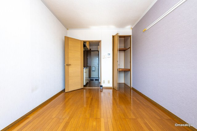 ソレイユ長野の洋室