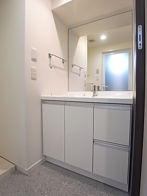 プレジール三ノ宮Ⅱの洗面所