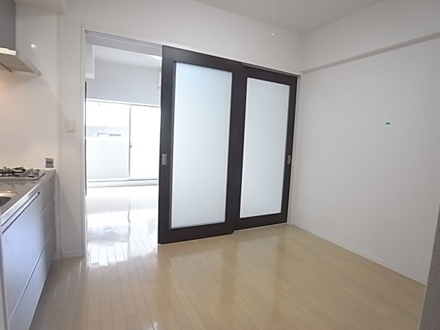 プレジール三ノ宮Ⅱの居間・リビング