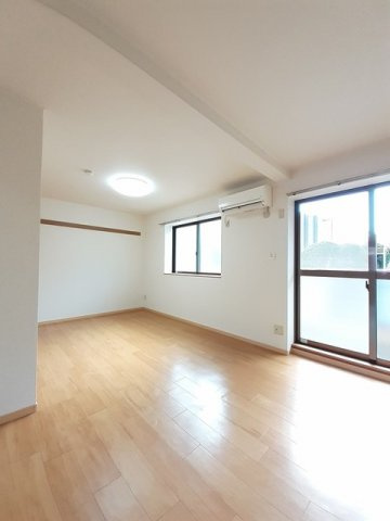 グランディール矢三Ａの居間・リビング|ゆったり過ごせるリビングです