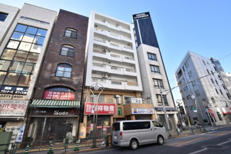 【外観】 | 前面道路と外観の様子です。～即日のご見学可能～　お問合せはお気軽にどうぞ。