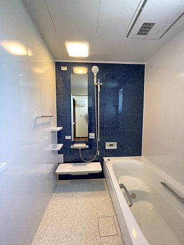 【エコnaホーム】　郡山市横塚6丁目　芳賀小・第四中の浴室|浴室には小窓がついており簡単に換気が可能！一日の疲れを癒してくれるお風呂空間！