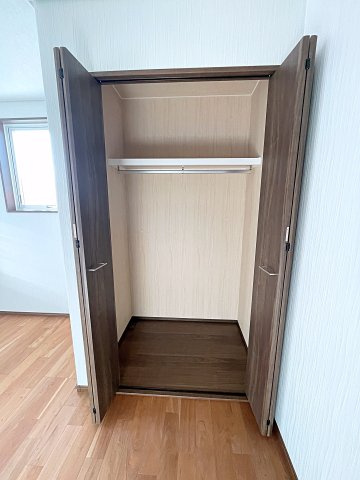 【エコnaホーム】　郡山市横塚6丁目　芳賀小・第四中の収納|ハンガーパイプがついているので衣類がきれいに整理整頓できます！
