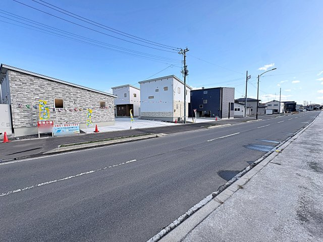【エコnaホーム】　郡山市横塚6丁目　芳賀小・第四中の前面道路含む現地写真|前面道路幅員27.4ｍ　