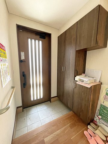 【エコnaホーム】　郡山市横塚6丁目　芳賀小・第四中の玄関|大容量のシューズボックスがあり玄関スペースもスッキリ！