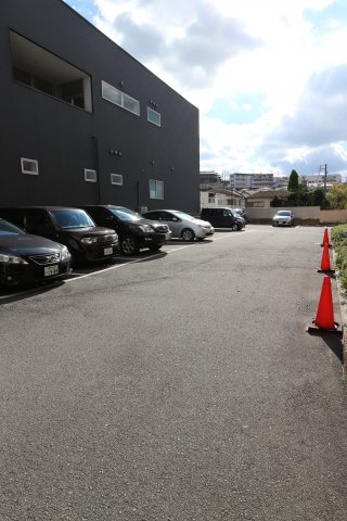 リュイール桃山台の駐車場