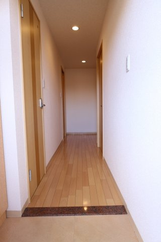 リュイール桃山台の玄関