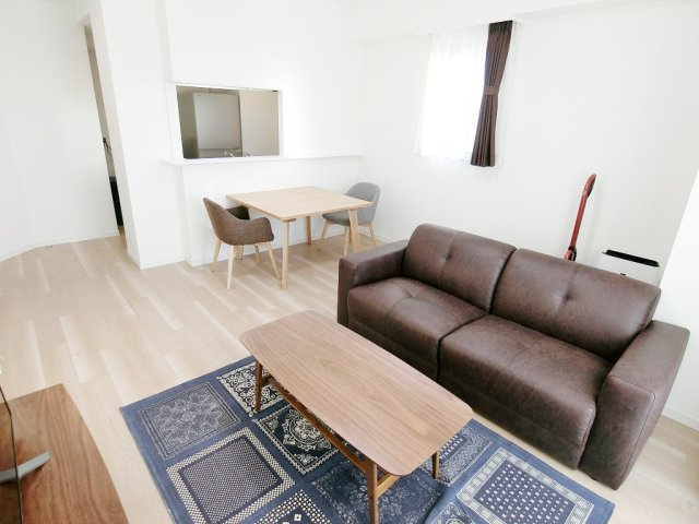 ドエル中野富士見町の内装|明るい色調の室内です