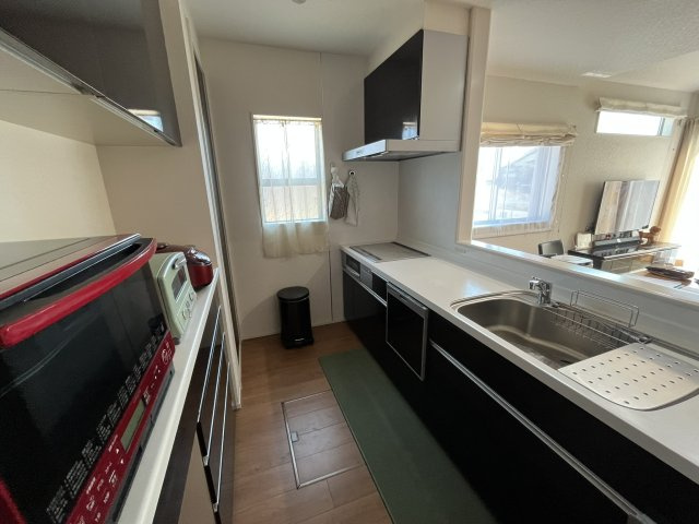 日南市飫肥地区　インナーガレージ付きのコンパクトな間取りの住宅です！のキッチン|オール電化の住宅です