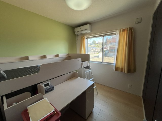 日南市飫肥地区　インナーガレージ付きのコンパクトな間取りの住宅です！の子供部屋|4.5帖の子ども部屋です