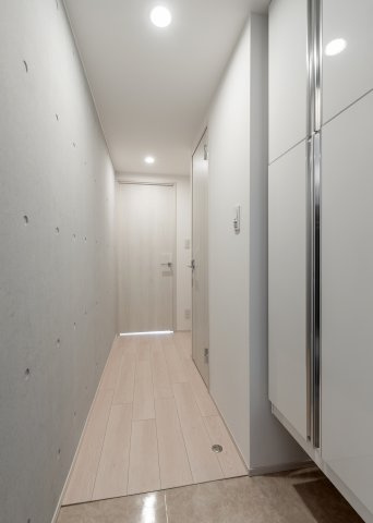 ＧＲＡＮ ＰＡＳＥＯ三宿Ⅱの玄関|収納もある玄関です