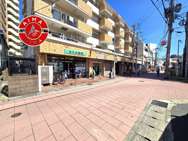 ロワールマンション南福岡1の外観|前面道路含む現地写真です。