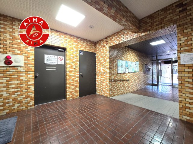 ロワールマンション南福岡1のエントランス|ゆとりのあるエントランスです。