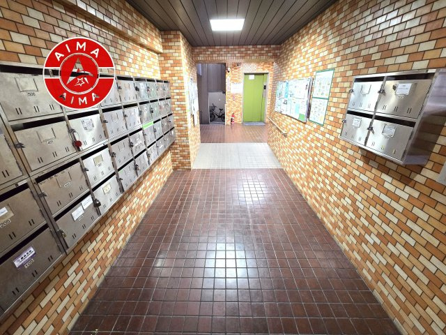 ロワールマンション南福岡1のエントランス|落ち着いたエントランスです。