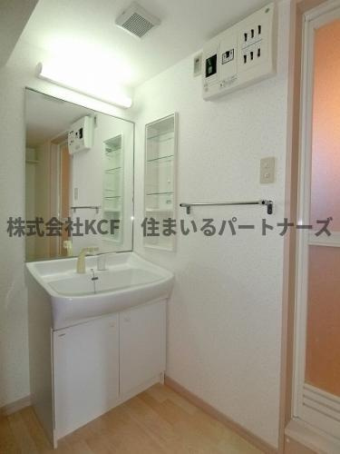 ラフィーネの洗面所|独立洗面化粧台が付いています