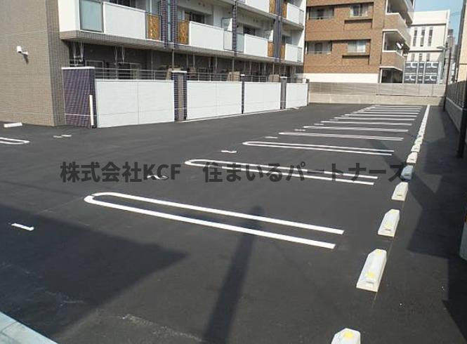 プレジデント正弥久留米駅前の駐車場|車をお持ちの方に嬉しい駐車場付きの物件です