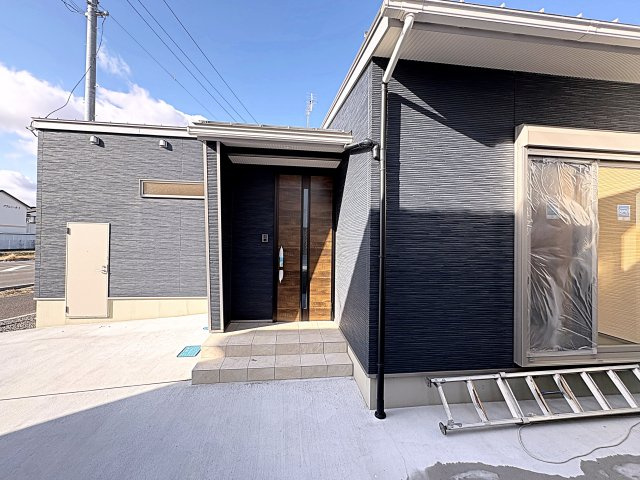 【エコnaホーム】　郡山市横塚6丁目　芳賀小・第四中の玄関