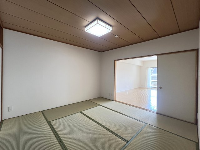 見晴らしたい？見晴らせられたい？そんな『みはらしの家C棟』リノベーションマンションは、とにかく広い！１００人住んでも大丈夫級！大型犬、イケます！の和室|和室があれば客間としても活用できます