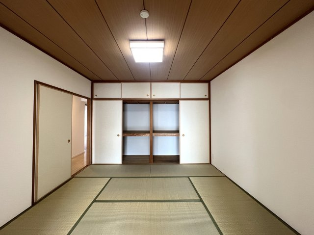 見晴らしたい？見晴らせられたい？そんな『みはらしの家C棟』リノベーションマンションは、とにかく広い！１００人住んでも大丈夫級！大型犬、イケます！の和室|和室があれば、来客や子供用のスペースとして活躍します