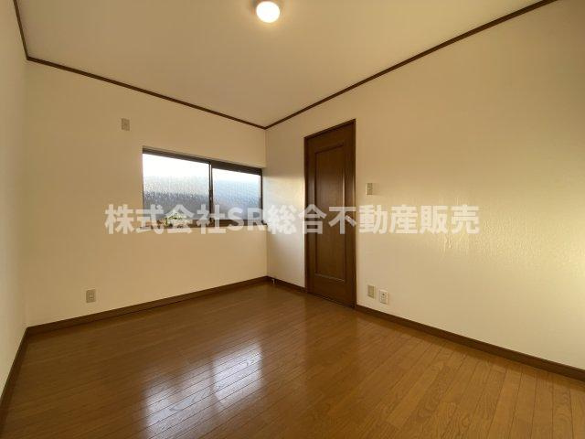 六万寺町1丁目中古戸建の洋室|個人の部屋や寝室として使える洋室です