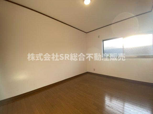 六万寺町1丁目中古戸建の洋室|広々とした洋室です