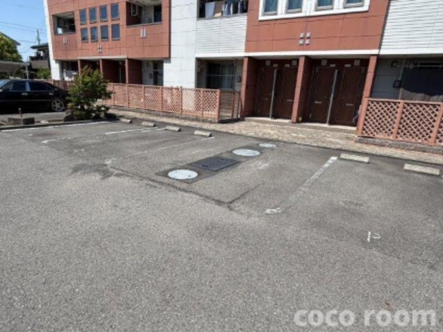 ディア　ベルジュの駐車場