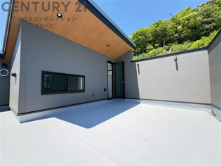 屋上ルーフバルコニーとなっており、プランターを置いてガーデニングスペースとして楽しんだり、洗濯物干し場として活用するなど様々な利用が可能です♪