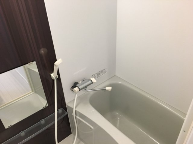 プレステージ三宮東の浴室