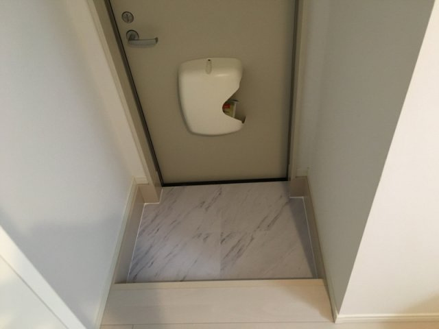 プレステージ三宮東の玄関