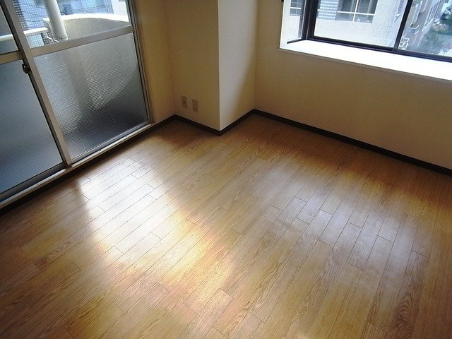 サンシャイン山手の洋室