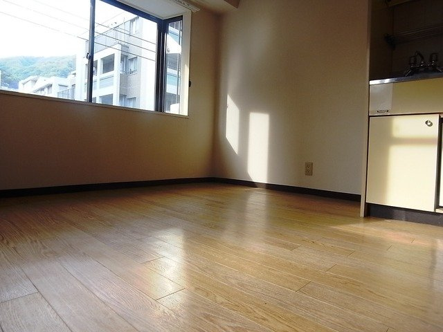 サンシャイン山手の洋室