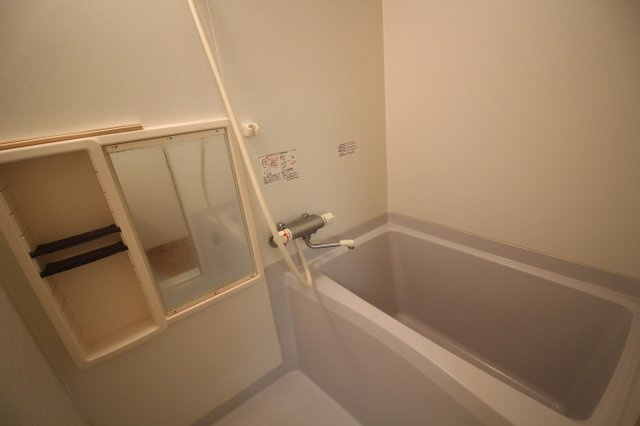 メゾンライラックの浴室